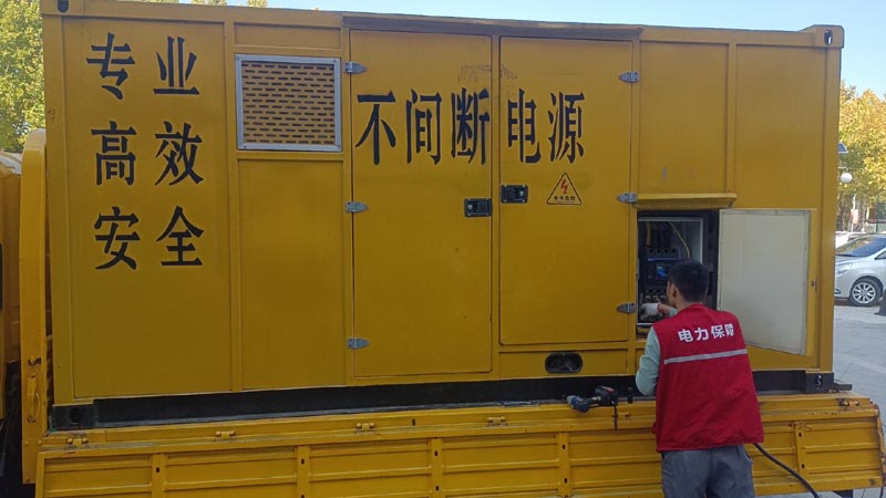 皮山柴油发电机组和UPS电源配合使用时，如何避免切换过程中的电力中断？